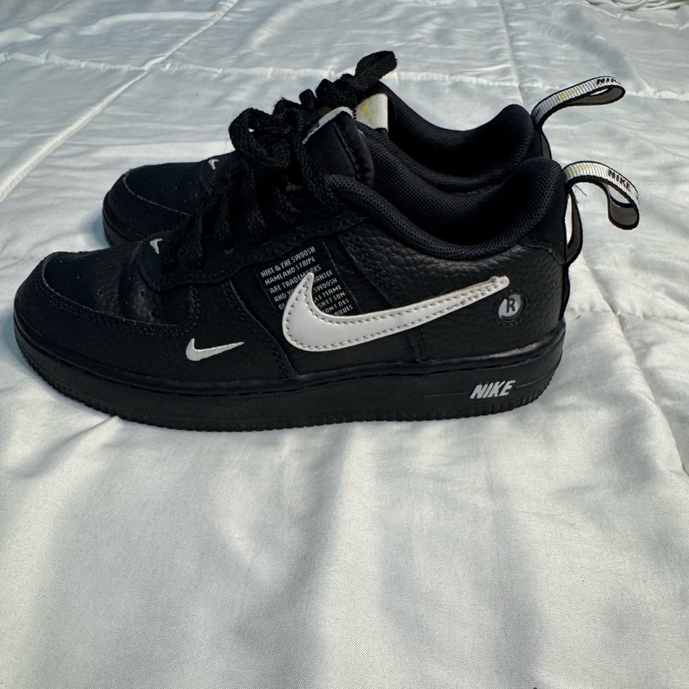 Nike Court Borough Low Black White Kids Size
13C AV4732-001